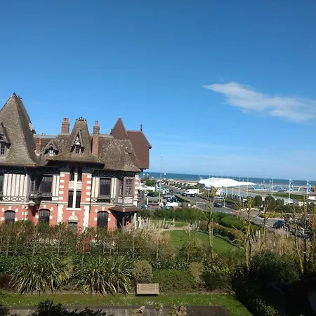 فيلة Splendid In The Heart Of